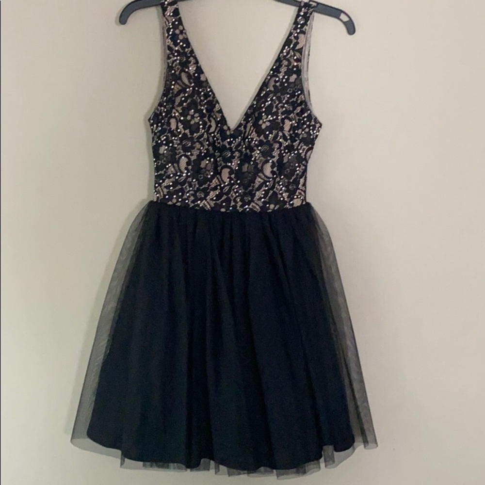 Backless Tulle Dress - Picture 2 of 4